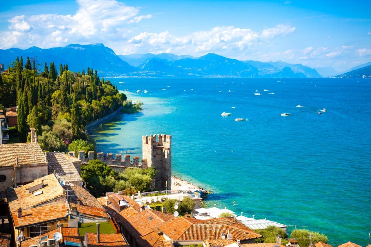 Villa Fiorita Apartments - Happy Rentals Sirmione Eksteriør billede