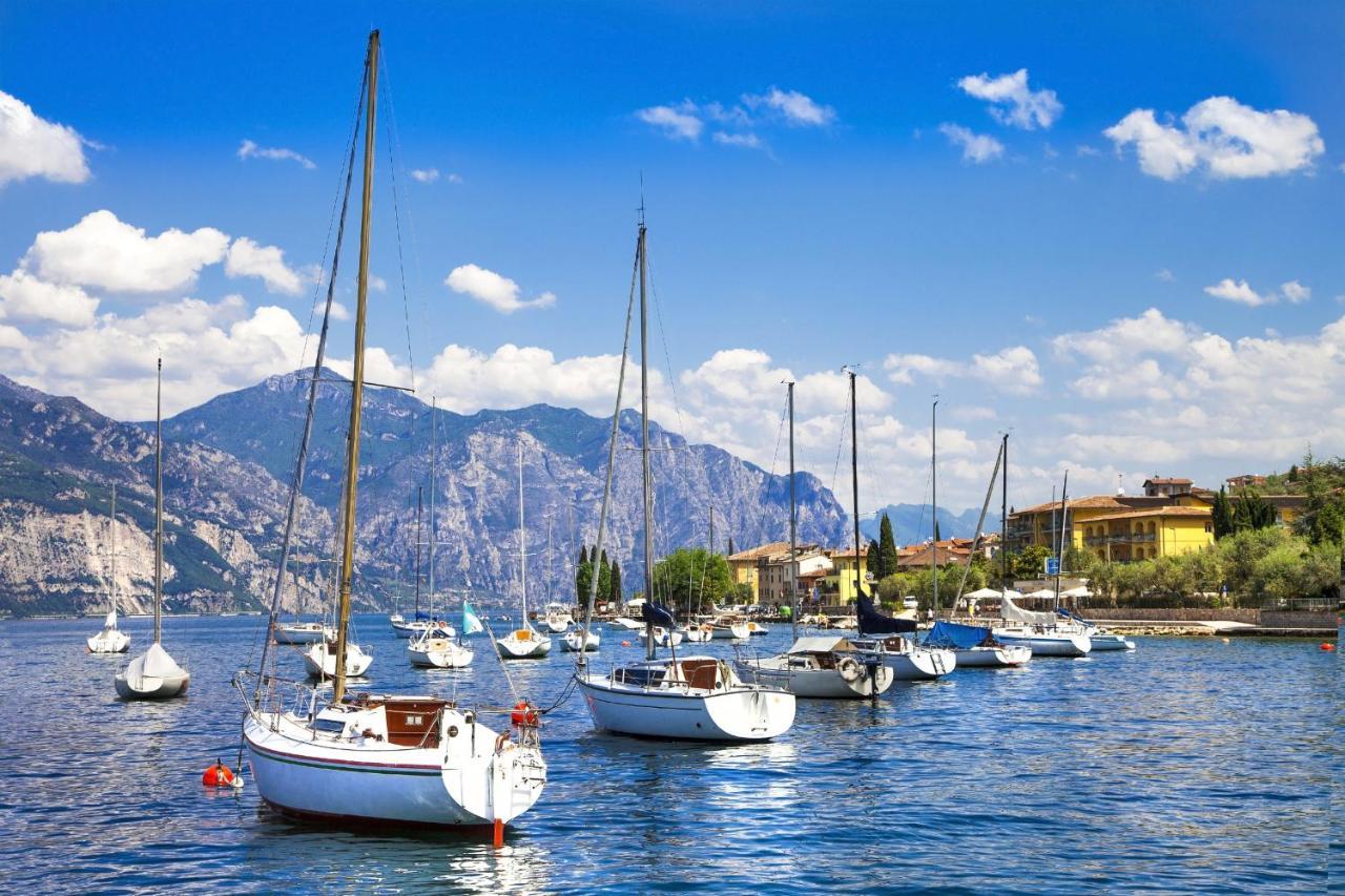 Villa Fiorita Apartments - Happy Rentals Sirmione Eksteriør billede