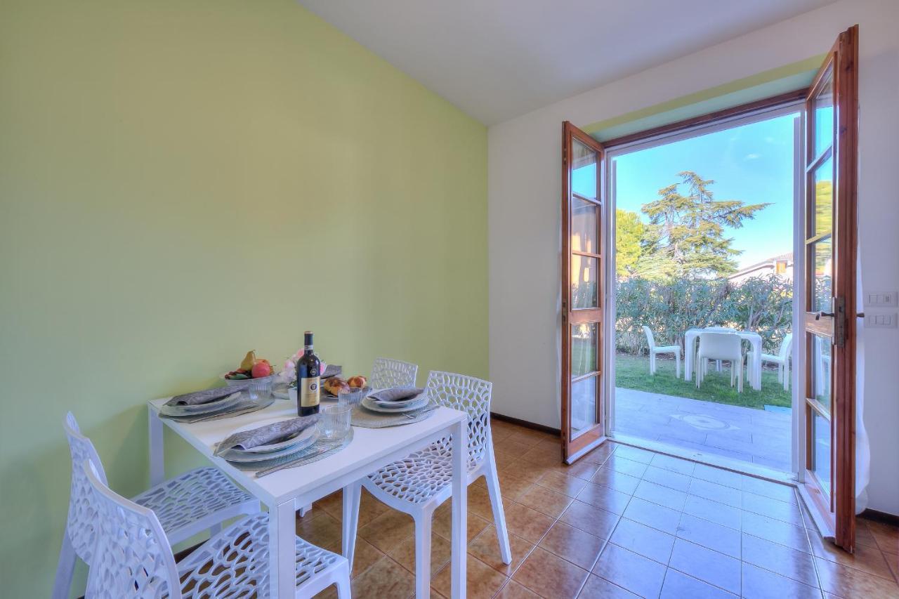 Villa Fiorita Apartments - Happy Rentals Sirmione Eksteriør billede